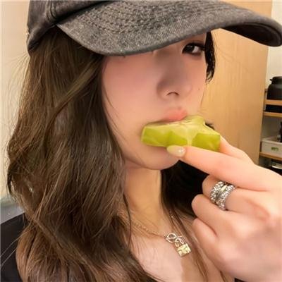 爱意悄悄萌芽海报